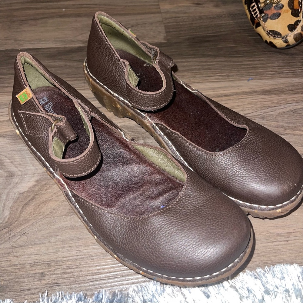 El naturalista size 40 Mary Jane brown sandals EUC clog